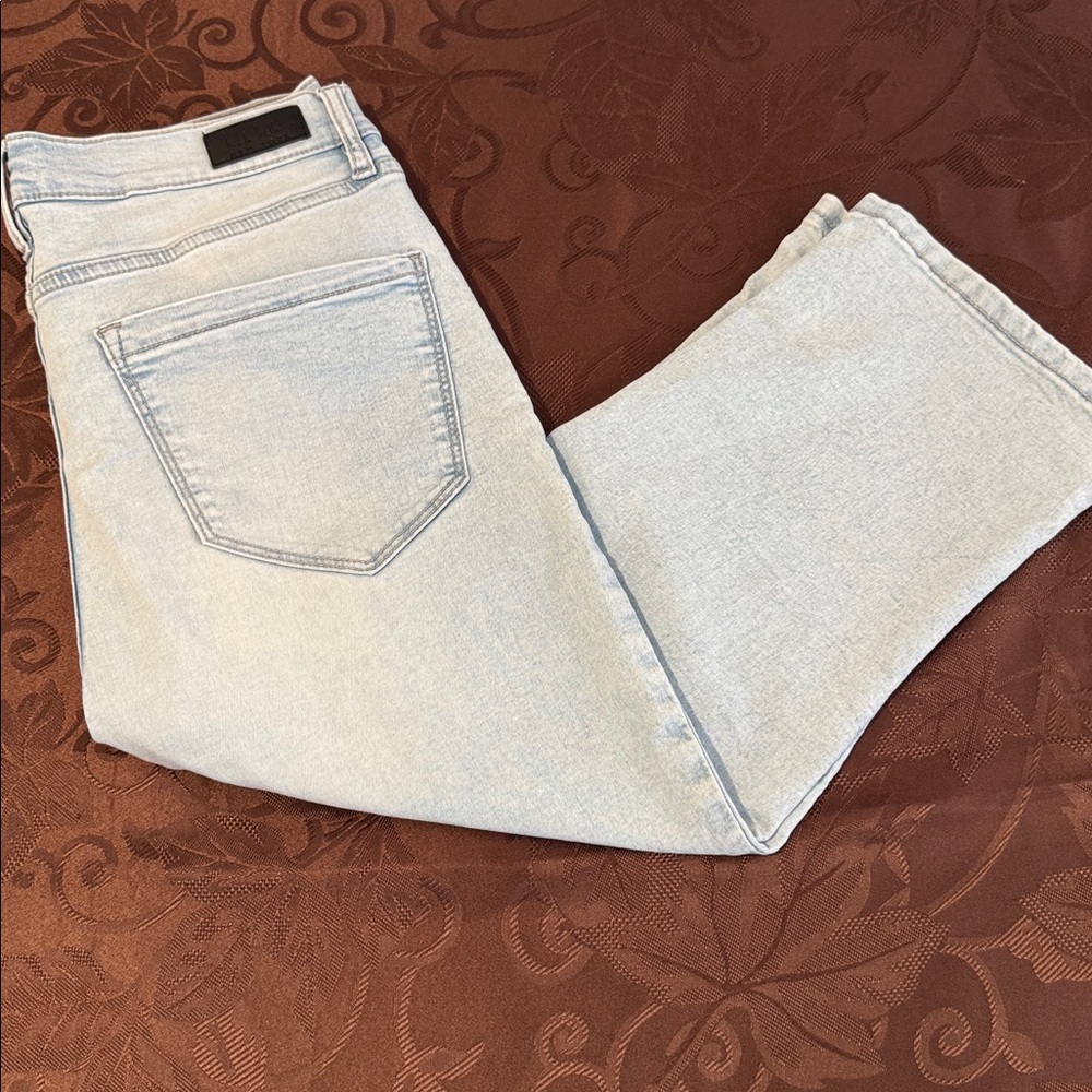 🌟3/$15🌟 EUC Nicole Miller SOHO High-Rise Capri’s. Ladies size 8.
